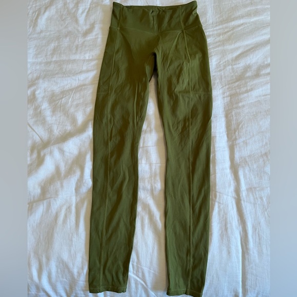 Fabletics Green Workout Set - Picture 4 of 5